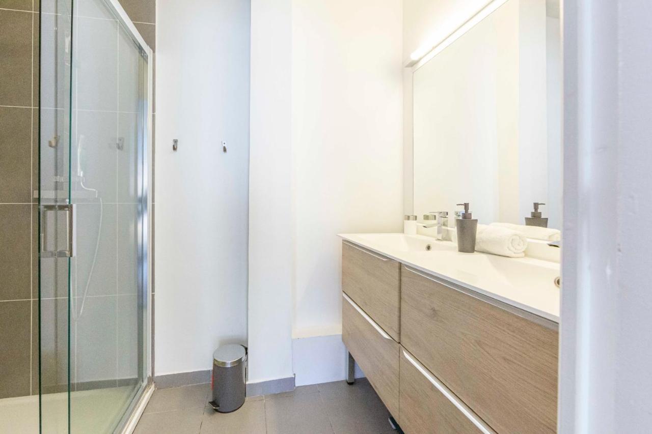 Modern Apartment 2 Bedrooms Quiet Terrace In A Palm Beach Area, 30 Meters From Seaside Cannes Exterior photo